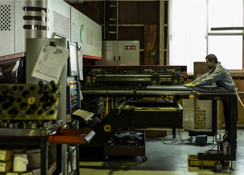 レーザー・ターレットパンチ複合加工